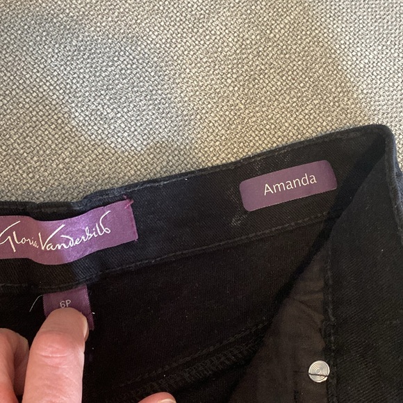 Gloria Vanderbilt SZ 6 Amanda Jeans - 14.5”W stretches to 16” x 37” L x 11” rise - Picture 3 of 10